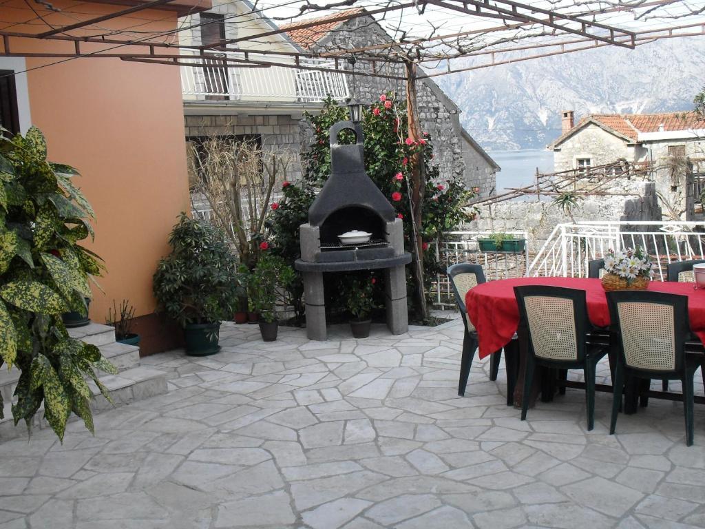 Apartments Penovic Kotor Bagian luar foto