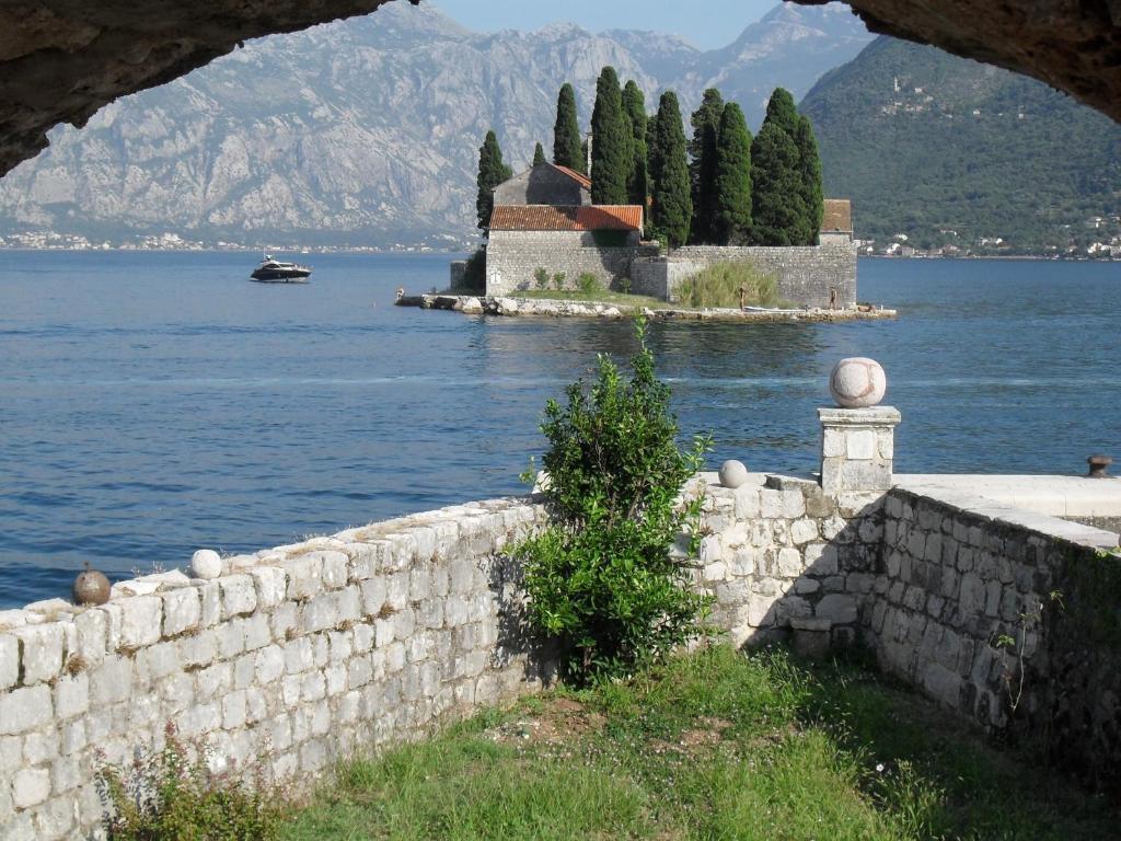 Apartments Penovic Kotor Bagian luar foto