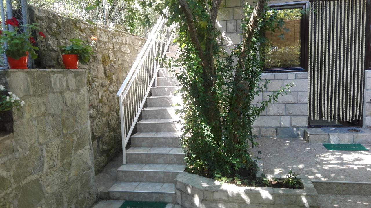 Apartments Penovic Kotor Bagian luar foto